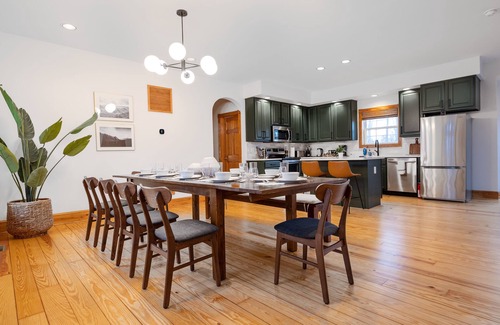 Culpeper Casa | Arcade room ~ Hot Tub ~ Firepit ~ BBQ ~ King beds ~ Nearby Wineries/Breweries