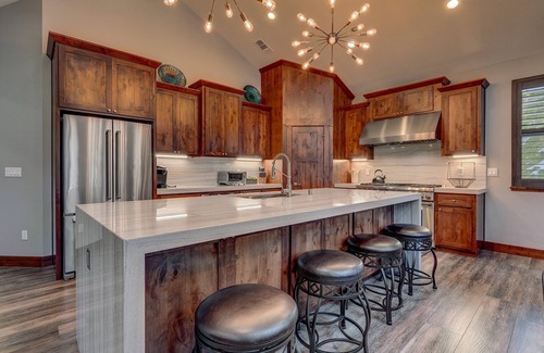 Pioneer Trail Casa | Arcades, Sauna, Spa, Pool Table, Dreamy Chefs Kitchen: The Lodge