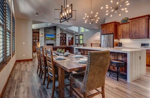 Pioneer Trail Casa | Arcades, Sauna, Spa, Pool Table, Dreamy Chefs Kitchen: The Lodge