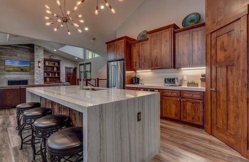 Pioneer Trail Casa | Arcades, Sauna, Spa, Pool Table, Dreamy Chefs Kitchen: The Lodge