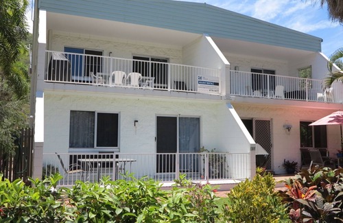 Arcadia Apartamento | Arcadia Beach Unit 4 - Charming sunny apartment with front row balcony view over Geoffrey Bay