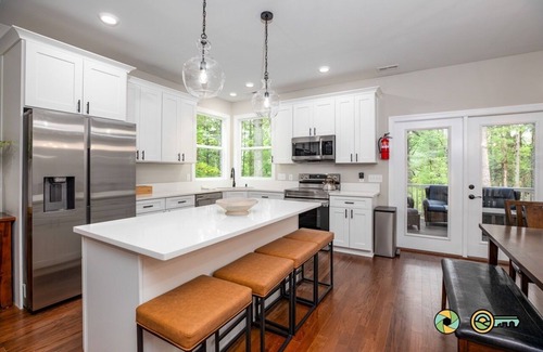 Mount Jackson Cabaña | Arcadian's Cottage | Woodland home w/ custom firepit