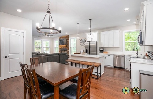 Mount Jackson Cabaña | Arcadian's Cottage | Woodland home w/ custom firepit