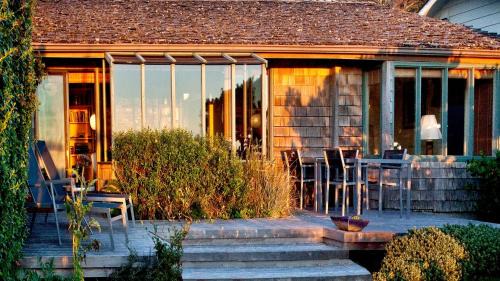 Arch Cape Casa | Arch Cape Escape by AvantStay Sensational Clift Top Home w Pacific Ocean Views