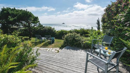 Arch Cape Casa | Arch Cape Escape by AvantStay Sensational Clift Top Home w Pacific Ocean Views