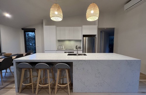 Lorne Casa | Architect designed 4 bedroom with ocean views from every room