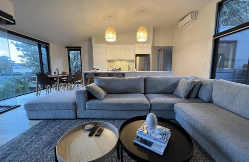 Lorne Casa | Architect designed 4 bedroom with ocean views from every room