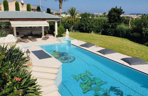 Golfe Juan Villa | Estilo Californiano de Lujo Villa con vistas al mar y cerca de la playa en Golfe Juan