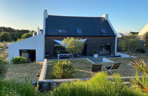 Locmaria Casa | Casa de arquitecto tranquila con amplia terraza y jardín a 5 minutos de la playa.