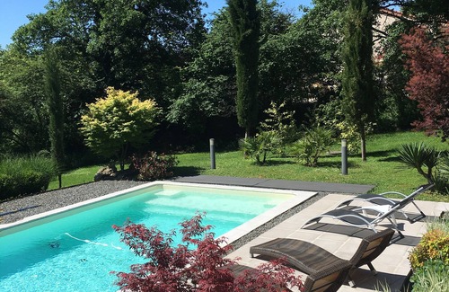 Villeneuve d'Aveyron Casa | Casa de arquitecto con terrazas y piscina al aire libre cerca del pueblo medieval