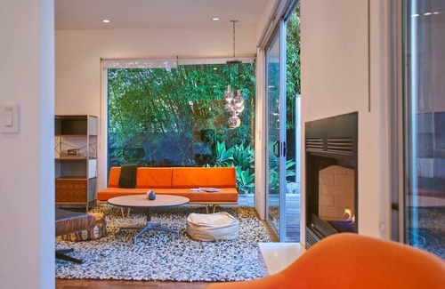 Sunset Park Casa | Modernist Desert-style luxury Beach Retreat
