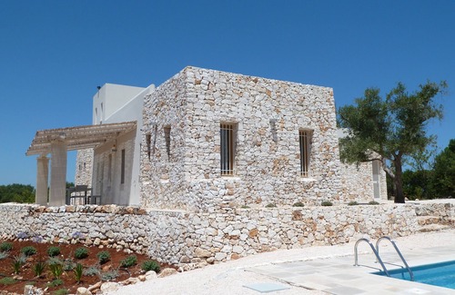Carovigno Villa | Arquitectónicamente Diseñado Sea View Villa en Carovigno, Nr Ostuni con piscina climatizada