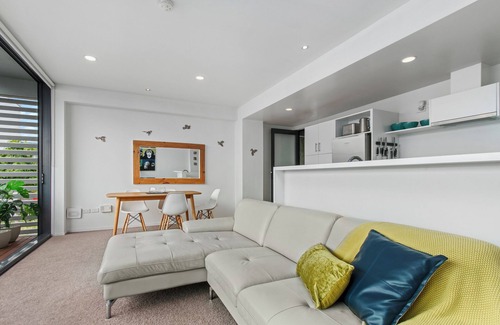 Auckland Central Business District Casa | Architecturally Designed Townhouse + Aircon and Carpark