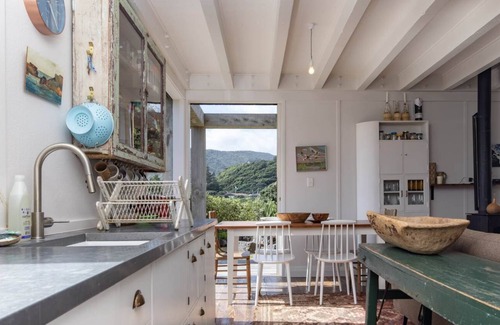 Piha Casa | Architecturally designed beach front house