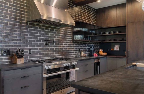 Cle Elum Casa | Architecturally-Stunning, Custom Cle Elum Luxury Retreat Main House + Guest Ho