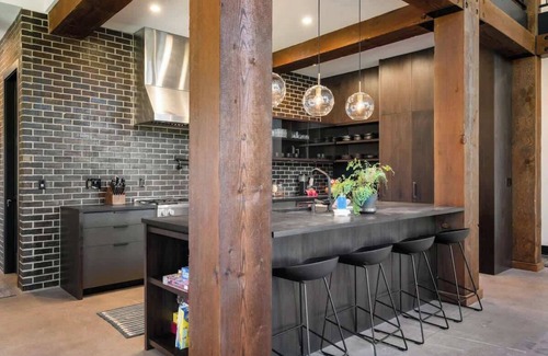 Cle Elum Casa | Architecturally-Stunning, Custom Cle Elum Luxury Retreat Main House + Guest Ho