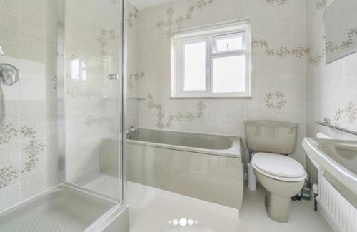 Lingfield Casa | Archtrees House - Family home in Surrey village