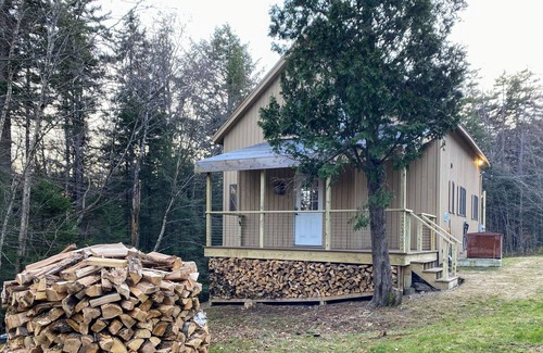 Wilmington Casa | Arctic Circle - Mount Snow ski house at Chimney Hill with Tesla/EV charger!