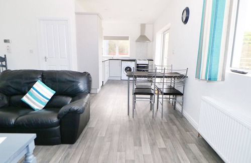 MacGillycuddy's Reeks Cabaña | ARD NA GLEN, family friendly, with a garden in Beaufort, County Kerry