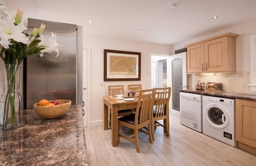 Killin Cabaña | ARDCHYLE HOUSE, pet friendly, luxury holiday cottage in Killin