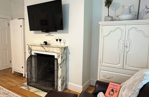 Mount Vernon Cabaña | Arden Cottage Charming 1-bedroom in delightful Belgrade Lakes / AC. Lake access