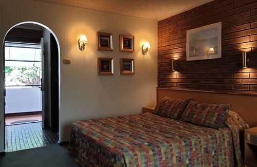 North Melbourne Hotel | Arden Motel
