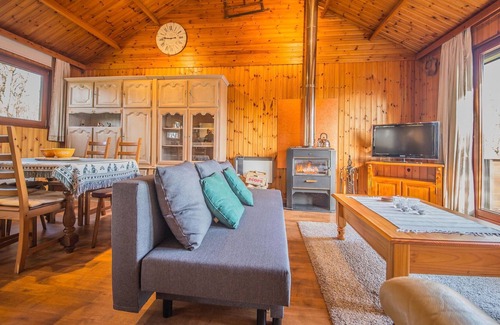 Somme-Leuze Chalet De Esquí | Ardennes chalet Fluffy's home near Somme-Leuze with terrace