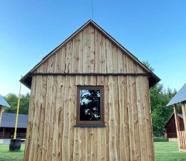 Rostin Otro | Areál Kamínka - CHATKA PREMIUM