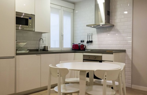 Sol Apartamento | Arenal Suites Preciados