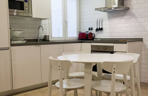 Sol Apartamento | Arenal Suites Preciados