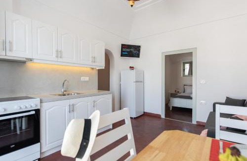 Emporio Apartamento | Argyro and Diogenis