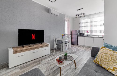 Arad Apartamento | ARI AQUA Apartment with Balcony