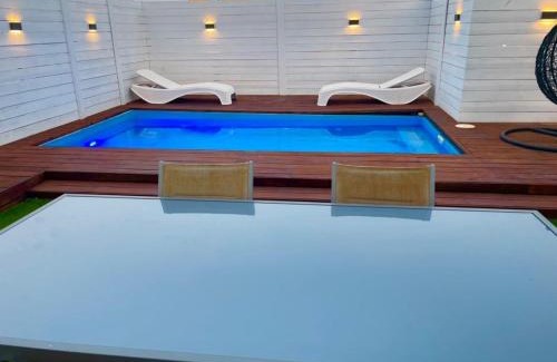 Eilat Villa | Ariel house-אריאל האוס 4 חדרי שינה וסלון