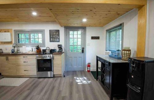 Fenelon Falls Casa | Aries Kabin- 2 Bedroom Fenelon Falls cottage