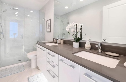 Richmond City Centre Apartamento | ARIES PALACE PENTHOUSE - Luxury, Comfort & Ease