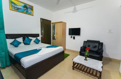 Andheri West Cama Y Desayuno | Aristo Room, Apartment - Homestay near Kokilaben Dhirubai Ambani Hospital for family only,