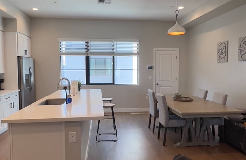 Camelback East Casa | Arizona desert retreat 3 bed 3.5 bath Family sized home with onsite pool & gym.