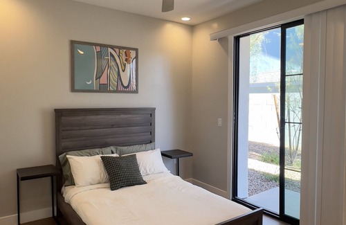 Camelback East Casa | Arizona desert retreat 3 bed 3.5 bath Family sized home with onsite pool & gym.