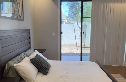 Camelback East Casa | Arizona desert retreat 3 bed 3.5 bath Family sized home with onsite pool & gym.