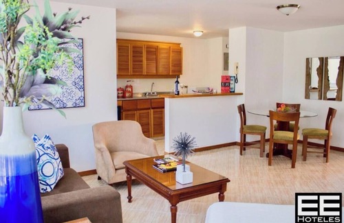 El Castillo Apartamento | Arkadia Mall-Rodeo-Desayuno-LimpiezaDiaria-56m2-06