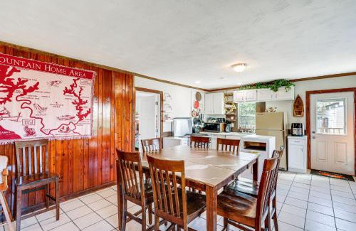 Henderson Casa | Arkansas Cabin with Deck Less Than 1 Mi to Norfork Lake