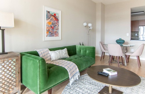 Radnor - Fort Myer Heights Apartamento | Arlington 1BR Corporate Rental w/ Concierge + Gym