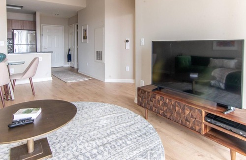 Radnor - Fort Myer Heights Apartamento | Arlington 1BR Corporate Rental w/ Concierge + Gym