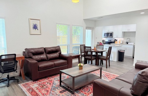 West Arlington Casa | Arlington Entertainment District Home Purple Door