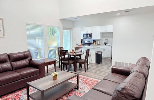West Arlington Casa | Arlington Entertainment District Home Purple Door