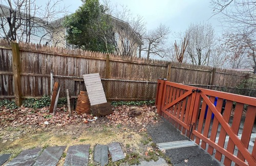 Arlington Casa | Arlington Peace House / fenced in yard