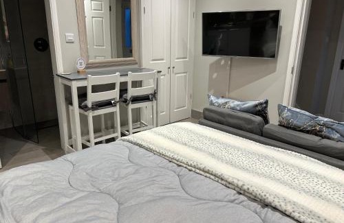 Woking Casa | Arlington - private room and en-suite