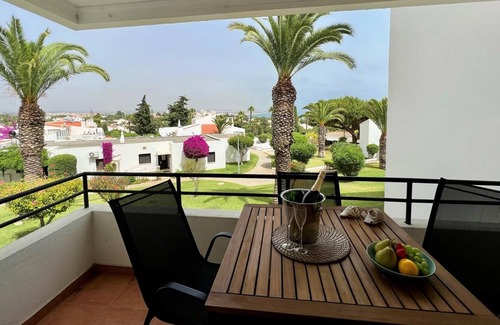 Alporchinhos Apartamento | Arma o de P ra Brightness With Pool by Homing