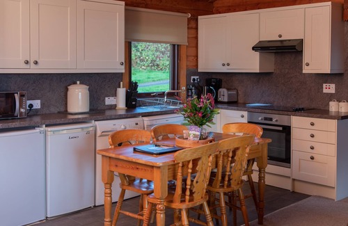 Ardvasar Cabina | Antrim-Cabaña-Vista al Lago-Baño Privado