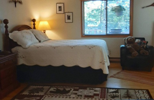 Seguin Cabina | Armishaw Lake Muskoka cottage on a private lake!